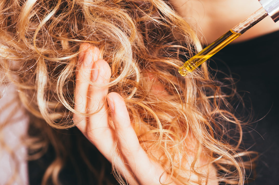 Wie pflegt man seine Haare im Sommer?