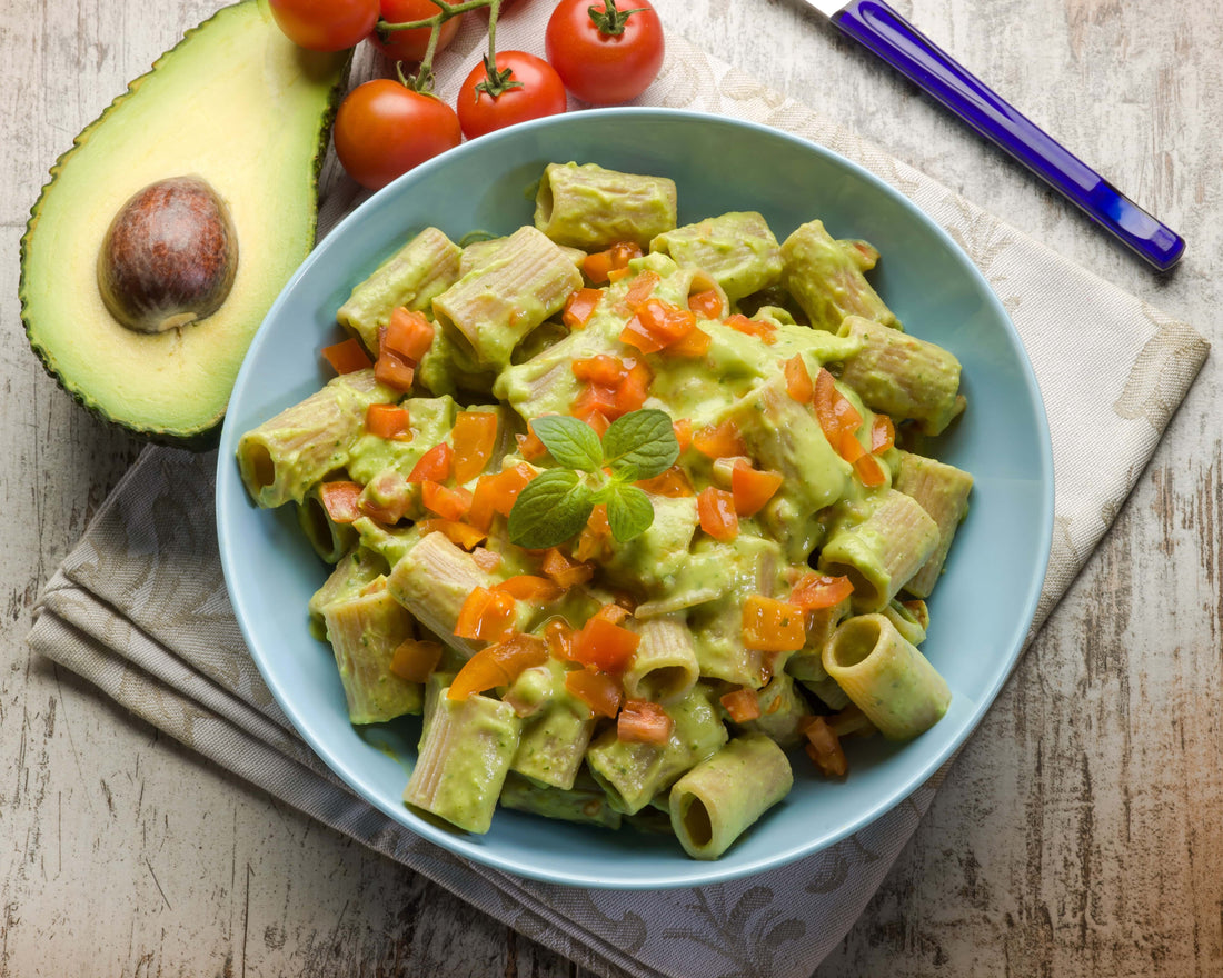 Pesto-Nudeln mit Avocado
