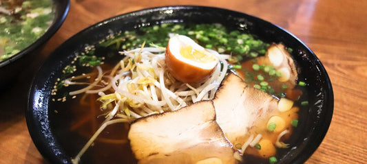 Fertige Ramen mit Shiitake -Pilzen - probieren Sie etwas Besonderes