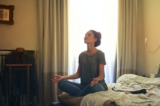 Meditation vor dem Schlafengehen als Weg zu Schlaflosigkeit und rasenden Gedanken
