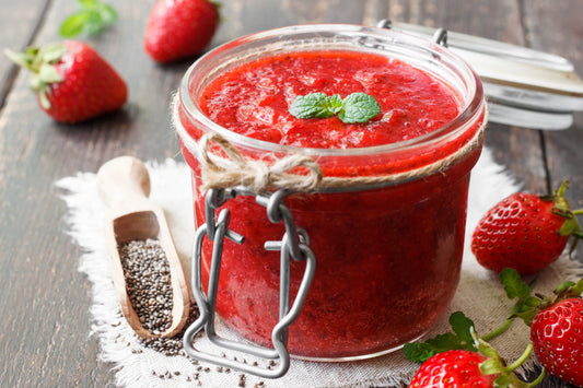 Rezept für Chia- Marmelade mit frischen Erdbeeren