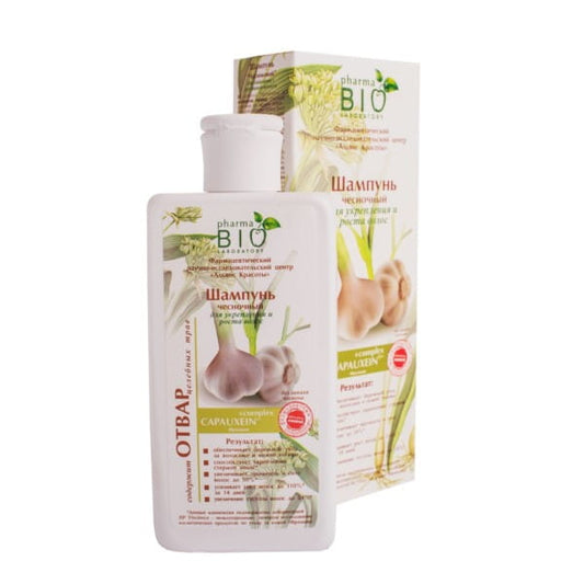 Knoblauch Shampoo von UKRAIŃSKIE KOSMETYKI in einer 200 ml Flasche, zeigt die Verpackung und Textur des Produkts.