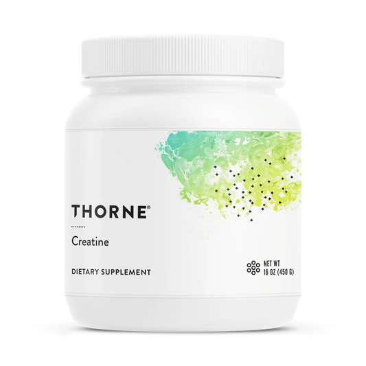 Kreatin Pulver von Thorne Research in einer 450 g Dose, weiße Pulverform auf weißem Hintergrund.