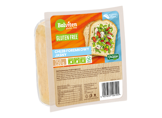 Glutenfreies Weißbrot von BALVITEN, 250 g, frisch gebacken, mit goldener Kruste und weichem Inneren, auf einem Teller.