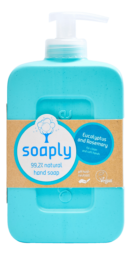 Handseife von SOAPLY mit Eukalyptus und Rosmarin, 300 ml, zeigt die Seife in einer transparenten Flasche mit grünem Etikett.