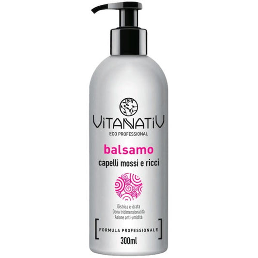 Vitanativ Conditioner für gewelltes und lockiges Haar, cremige Textur, enthaltene pflegende Inhaltsstoffe, auf einem weißen Hintergrund.