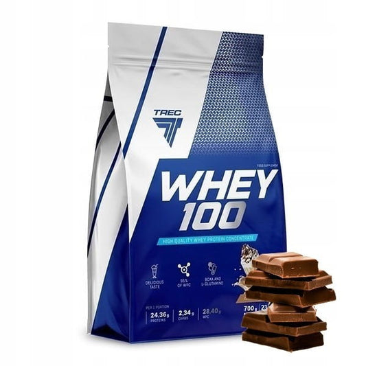 Trec Whey 100 Proteinpulver in 700g Schokoladengeschmack, cremige Milchshake-Textur in einer Verpackung