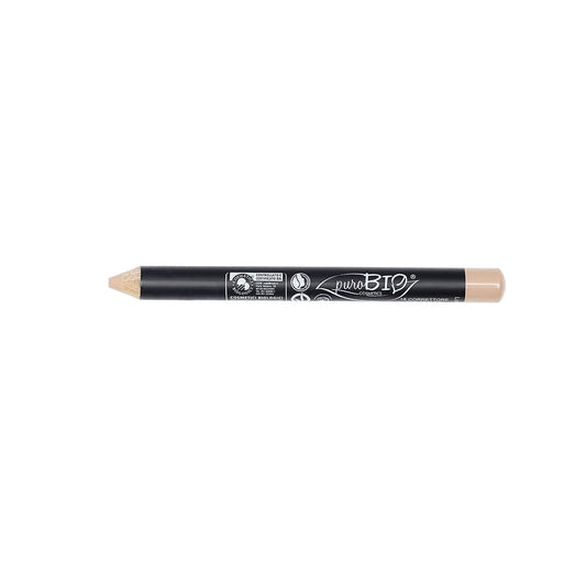 Concealer 18 von PUROBIO, flüssige Abdeckcreme in einem hellen Farbton, für makellose Haut, aufgetragen auf der Hand.