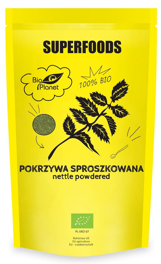 Brennnesselpulver BIO 100 g von BIO PLANET, fein gemahlenes grünes Pulver in einer Verpackung.