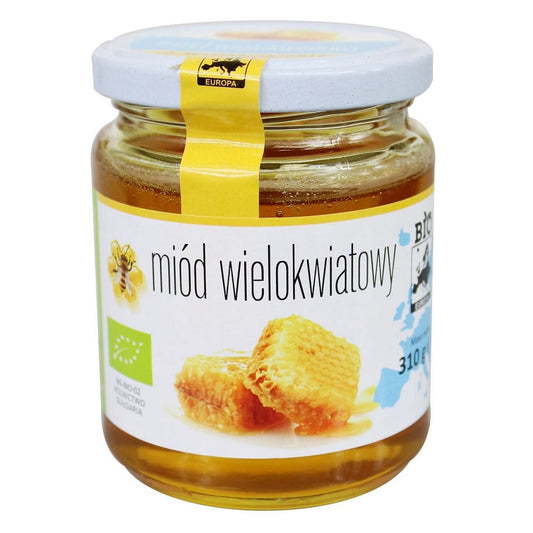 Glas mit 310 g BIO Mehrblumenhonig von BIO EUROPA, goldene Farbe und flüssige Konsistenz, auf weißem Hintergrund.