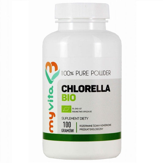 Bio-Chlorella Pulver von MYVITA in 100g Verpackung, grünes Algenpulver für gesunde Ernährung, sichtbar in der Verpackung