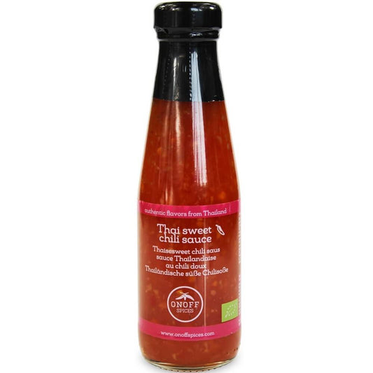 Glutenfreie süße Chilisauce BIO von ONOFF SPICES in 200 ml Flasche, mit roter Chilisauce und Frühlingszwiebeln.