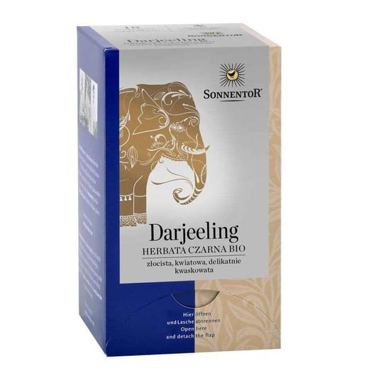 Bio Darjeeling Schwarztee von SONNENTOR, 27 g Packung, frisch gebrühter schwarzer Tee mit goldener Tasse.