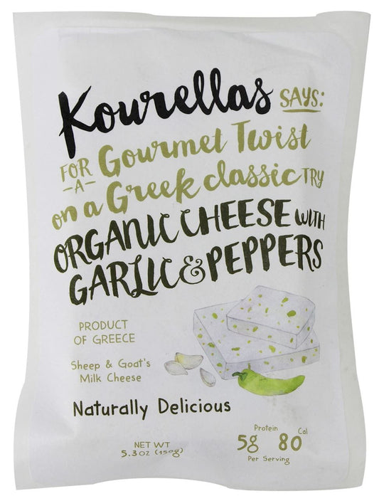 Bio-Käse mit Knoblauch und Paprika von KOURELLAS, 150 g, cremiger Käse mit würzigem Geschmack, auf einem Holzbrett präsentiert