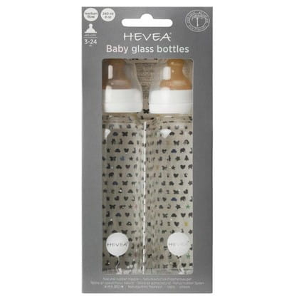 Weißes Glasflasche mit Gummisauger für Kinder 3-24 Monate, 240 ml, HEVEA, zwei Stück, auf dem Bild.