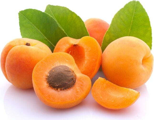 Frische BIO PLANET Bio-Aprikosen, ca. 0,50 kg, leuchtend orange und saftig, auf einem Teller.