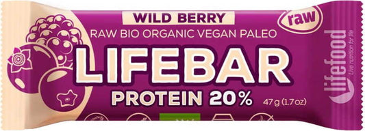 Rohes Bio-Waldfrüchte-Proteinriegel von LIFEFOOD, 47 g, mit Fruchtstücken und nährstoffreicher Naturkosmetik.