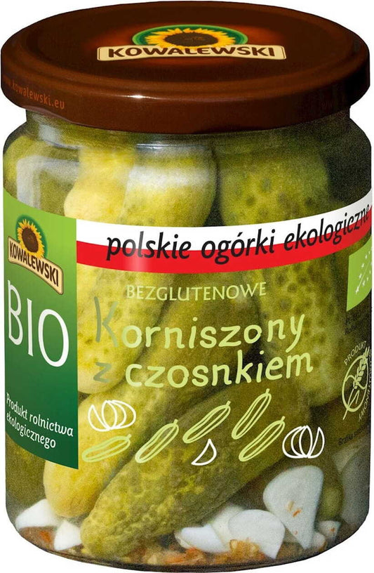 Glas mit glutenfreien Bio-Dosengurken mit Knoblauch von KOWALEWSKI, 540 ml (220 g), frisch und aromatisch.