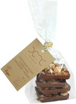 Cremige Bio-Schokolade mit Haselnüssen und Maulbeeren, COCOA, 85 g, detailreiche Nahaufnahme der Schokoladentafel