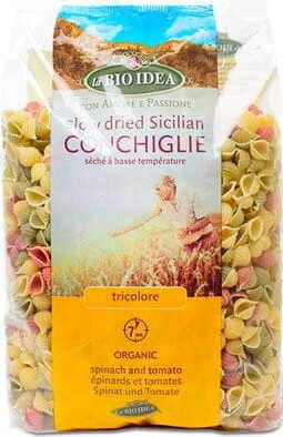 Dreifarbige Muschelnudeln aus Bio-Qualität von LA BIO IDEA, 500 g, mit bunten, muschelähnlichen Pasta-Formen.