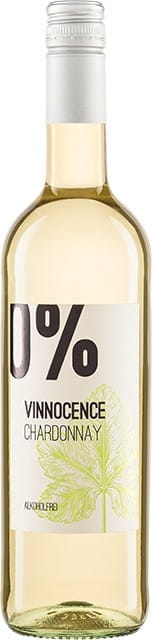 Bio Chardonnay alkoholfreier Wein von VINNOCENCE in 735 ml Flasche, zeigt die klare, goldene Farbe des alkoholfreien Weins.