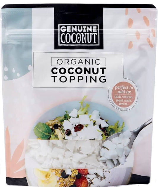 Frisches, glutenfreies Kokos-Topping von GENUINE COCONUT, BIO, 150 g, mit echten Kokosnüssen, fein geraspelt auf weißem Hintergrund