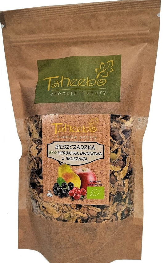 Bio-Früchtetee mit Preiselbeeren von TAHEEBO, 200 g, zeigt eine Tasse mit bunten fruchtigen Teeblättern und frischen Beeren.