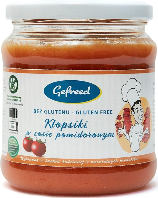 Glutenfreie Frikadellen in Tomatensauce von GEFREED, 400 g, auf einem Teller serviert, mit frischen Kräutern garniert.