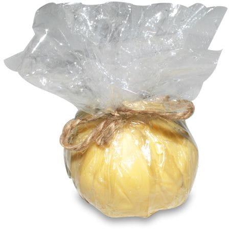 Bio kaschubische Butter von SER FARM, 200 g, cremige und frische landwirtschaftliche Butter auf einem Holzbrett präsentiert
