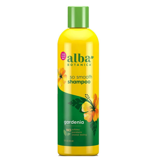 Hawaiianisches Shampoo mit Gardenie von ALBA BOTANICA, flüssiges Shampoo für seidiges Haar, inklusive Blumen-Duft, in der Flasche.