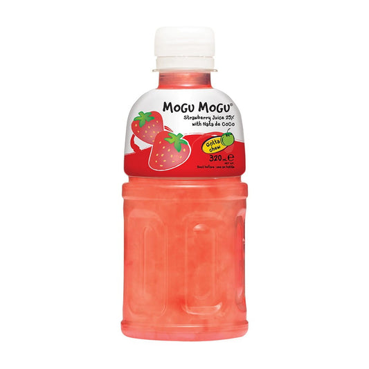 Erdbeer-Kokos-Getränk von MOGU MOGU in 320 ml Flasche, mit Erdbeergeschmack und Kokosgelee sichtbar im Glas