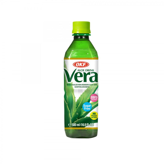 Erfrischendes Getränk mit natürlichen Aloe-Partikeln in einer 500 ml Flasche von OKF, ohne Zucker, klar und fruchtig.