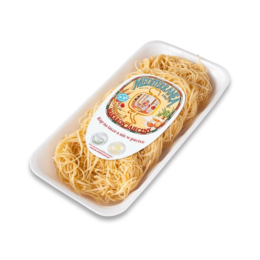 RTA Eiernudeln mit schmalen Bandnester, 250 g, frisch gekochte Eiernudeln in zarten Bandformen auf weißem Teller