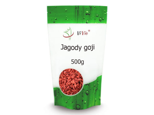 Getrocknete Goji-Beeren in 500 g Packung von VIVIO, frische rote Beeren auf einem weißen Hintergrund