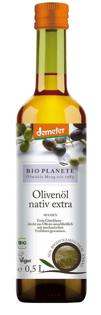 Bio Olivenöl extra natives Demeter, 500 ml von BIO PLANETE, flüssiges goldgelbes Olivenöl in dunker Flasche.