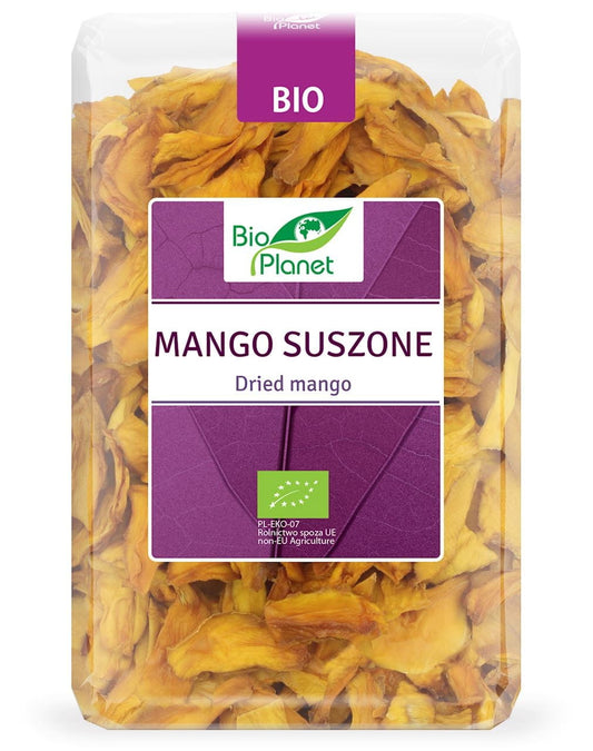 Getrocknete Bio-Mango vom BIO PLANET, 1 kg, detailreiche Nahaufnahme der getrockneten Mangostücke auf weißem Hintergrund