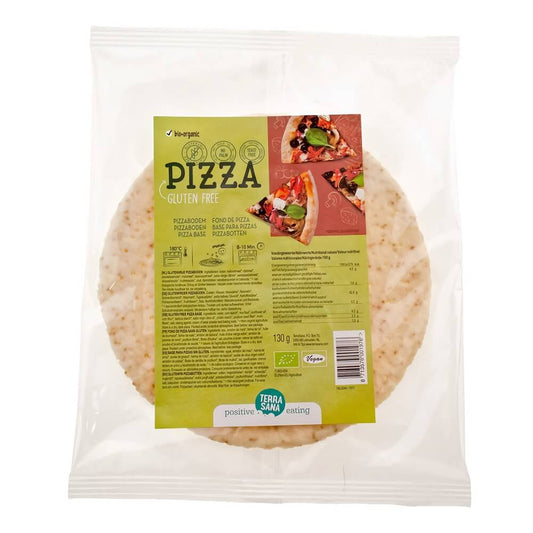 Glutenfreier Bio-Pizzaboden von TERRASANA, 130 g, frisch und knusprig, auf einem Holzbrett präsentiert